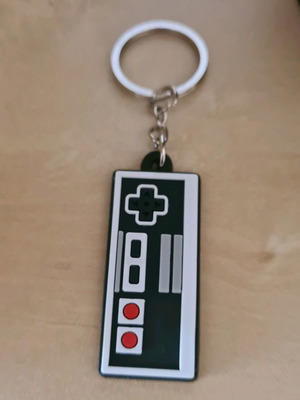 Nintendo controller keychain like new