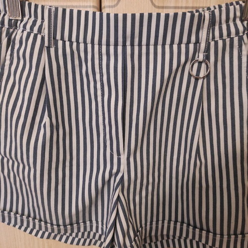 Shorts used with elastic waistband and back pockets