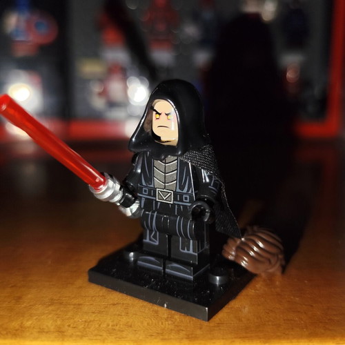 Darth Caedus Star Wars minifigure like new with accessories