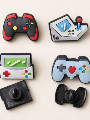 Σετ 4 gaming pins καινούργια, χρωματιστά και συλλεκτικά