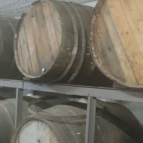 Wine barrels used, 800-1000 kilograms