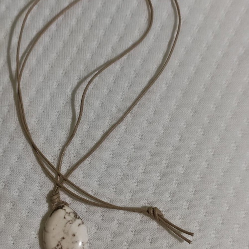 Agate pendant necklace with cord