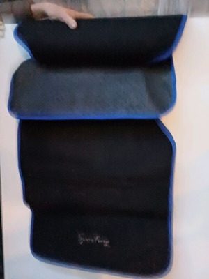 Автомобилни стелки като нови, комплект от 5, черен филц с син кант