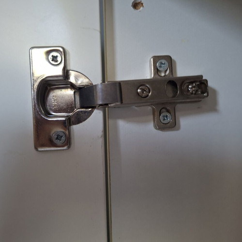 18 cabinet hinges, fully functional