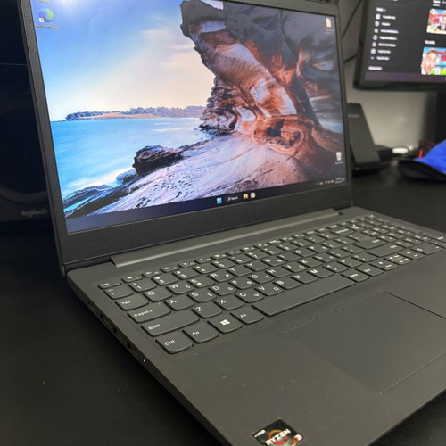Laptop Lenovo Ryzen 3 12GB RAM 250GB SSD Windows 11 Office μεταχειρισμένο