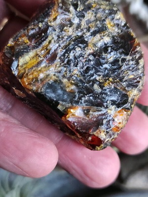 Black amber agate semi-precious stone like new, weight 25.89 g