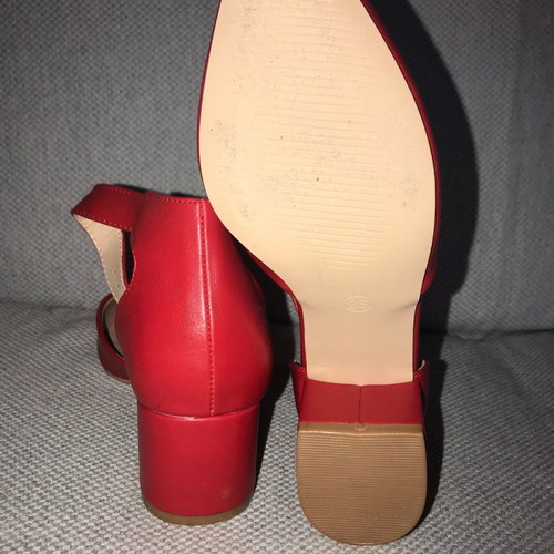 Alta Moda red pumps new with low square heel