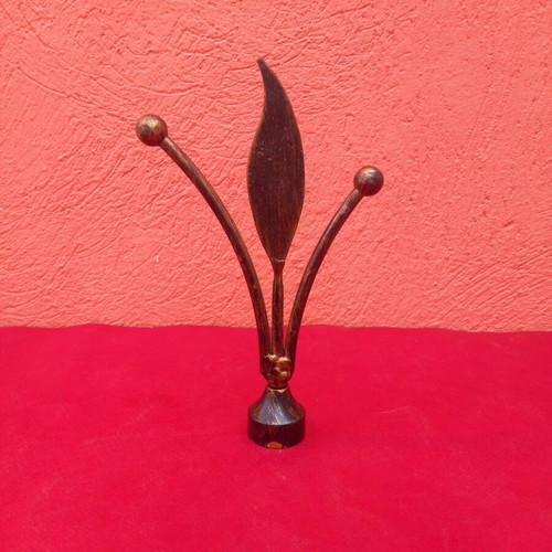 Metal finial