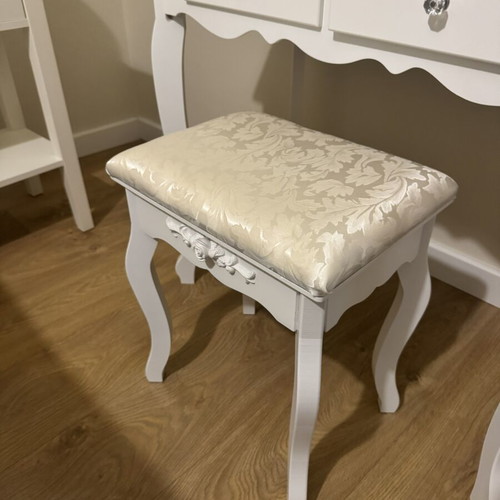 Boudoir vanity with triple mirror and stool like new