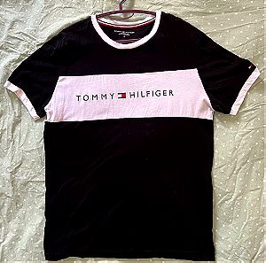 Tommy Hilfiger T-shirt (Medium)