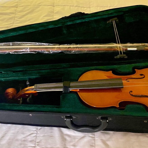 Wooden violin used for beginners with bow and case
