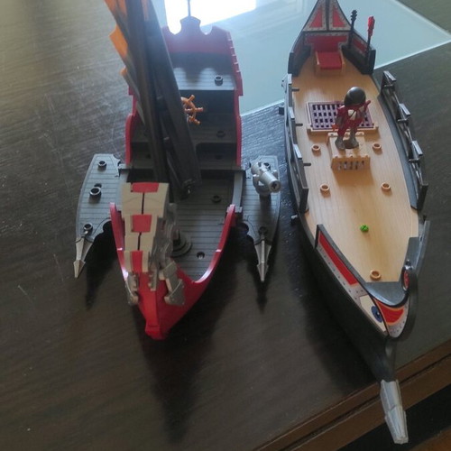 Playmobil ships like new