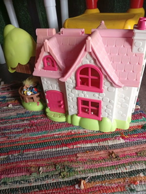 ELC dollhouse like new in very good condition