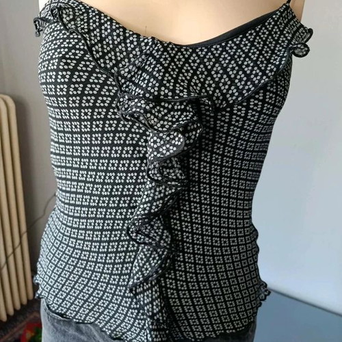Orsay top with ruffles size 32 like new, gray geometric pattern