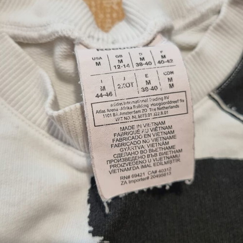 Reebok sleeveless top medium used, black and white