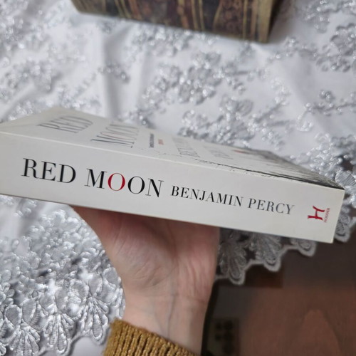 Βιβλίο φαντασίας Red Moon του Benjamin Percy στα αγγλικά σε άριστη κατάσταση