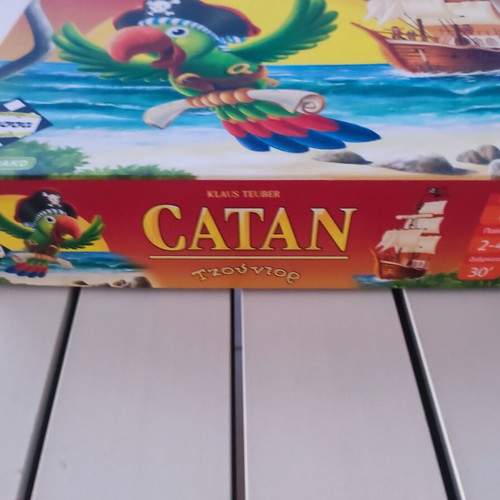 Catan Junior board game like new, missing one yellow pirate lair
