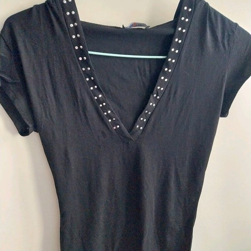 T-shirt no M like new with rhinestones and hood black