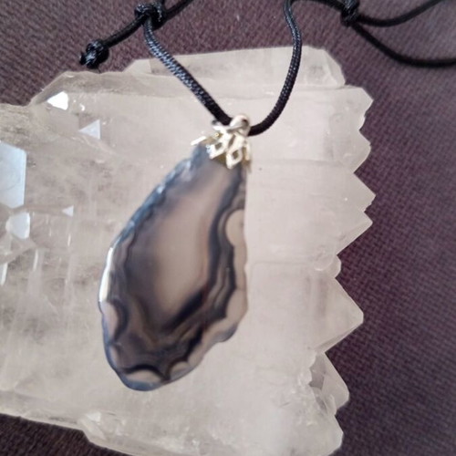 Energy Agate Crystal Necklace new, natural black agate