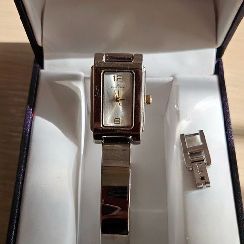Anne Klein II wristwatch silver like new