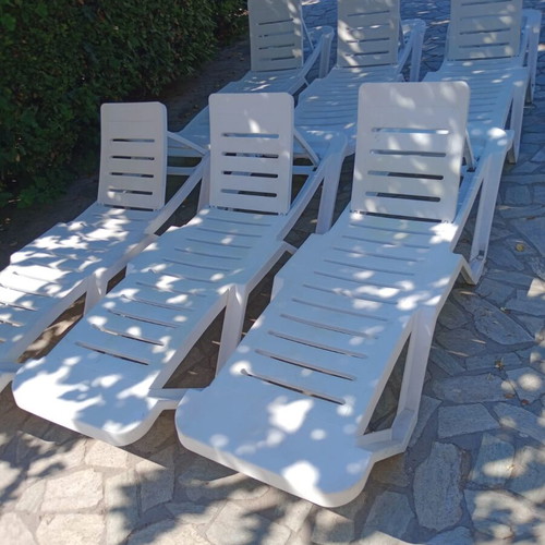 Plastic sun loungers with two wheels