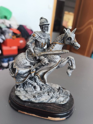 Equestrian Knight Figurine used with full armor and sword