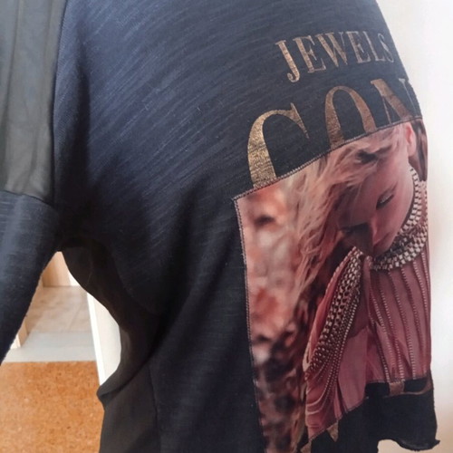 T-shirt L/XL used with soft leather shoulders and semi-transparent back