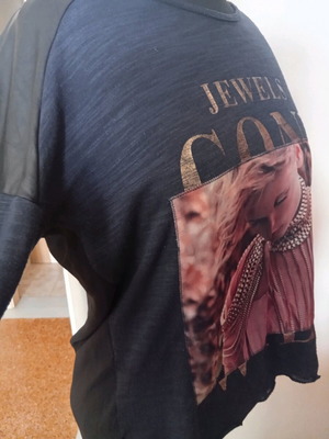 T-shirt L/XL used with soft leather shoulders and semi-transparent back