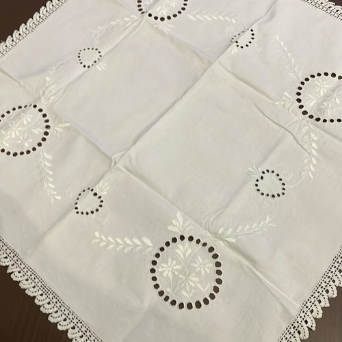 Handmade cutwork tablecloth with knitted lace and thread No40 new