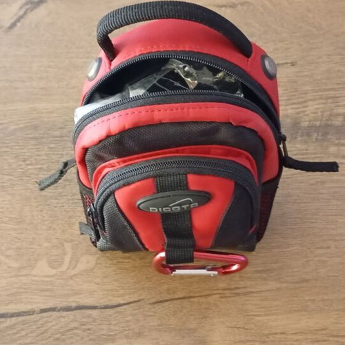 Dicota Camera Bag new with padded interior and carabiner
