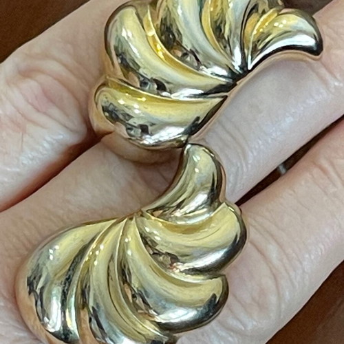 P.E.P. Custom Jewellery collectible large clip on earrings like new