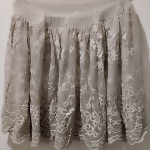 Skirt with lace, like new, elastic comfortable waist