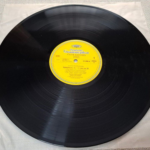 Beethoven Symphonies 1 & 2 LP Herbert Von Karajan Berliner Philharmoniker like new