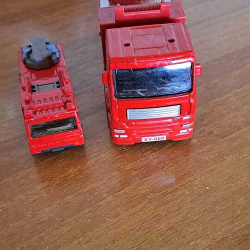 Fire truck used, pack of 2 toy cars