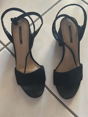 Pull and Bear sandals used, black suede, size 37, 6 cm heel
