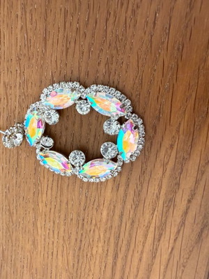 Faux single earring like new without clasp