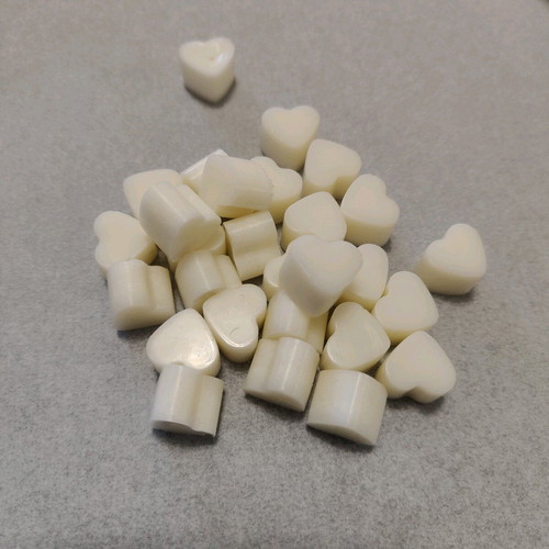 Handmade Wax Melts Hearts with Sandalwood Scent, new, 23 pcs