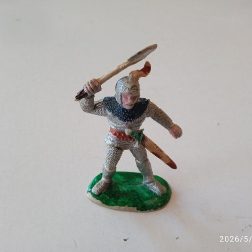 Miniature soldier figures used, 1960s foreign, set of two