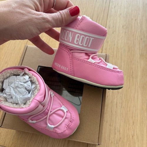 Moon Boot baby pink snow boots new No 17-18