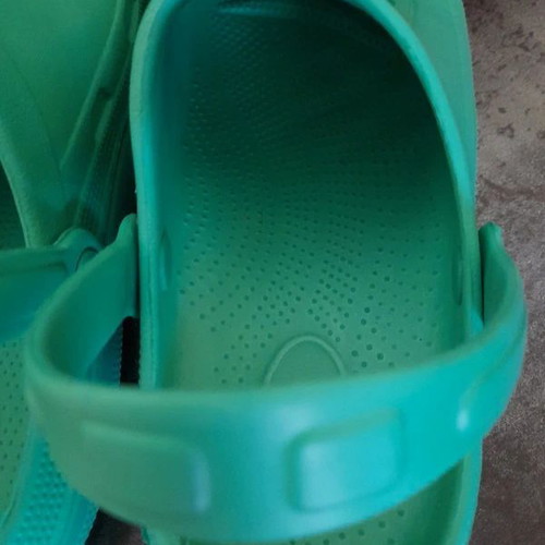 Children's green clogs size 33 like new, wide fit
