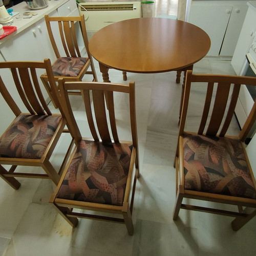 Extendable solid wood round dining table with 4 chairs set