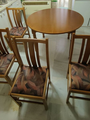 Extendable solid wood round dining table with 4 chairs set