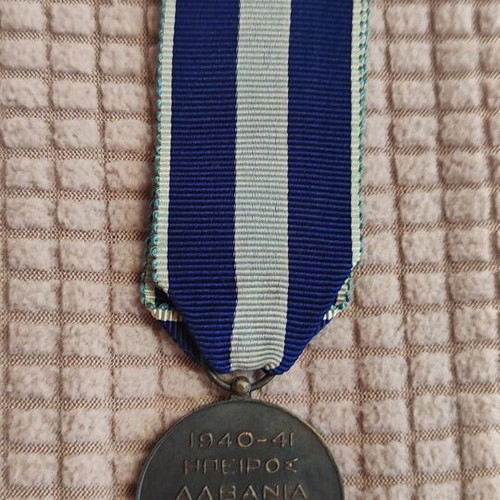 Commemorative War Medal 1940-41 like new