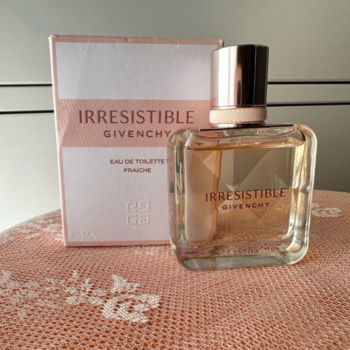 Irresistible Givenchy Eau De Toilette Fraiche like new 35 ml