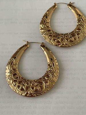 Vintage Boho Gold Filigree Teardrop Hoop Earrings like new