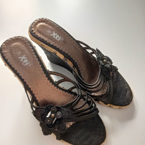 Women's mules shoes black with studs used, size 39