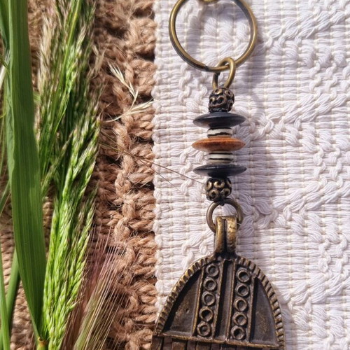 African handmade keychain made of brass and cast zinc