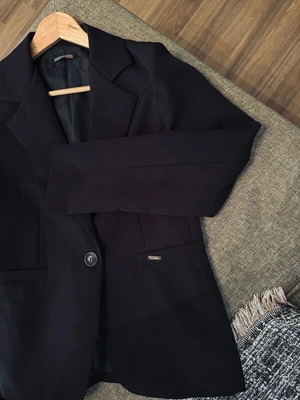 Women's black slim fit blazer size L like new