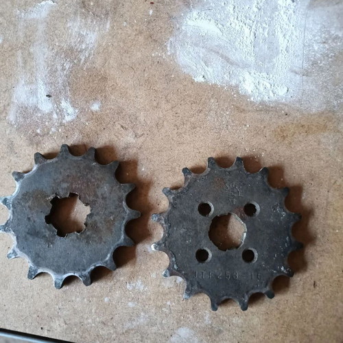 Carburetor neck, couplings and 2 used gears