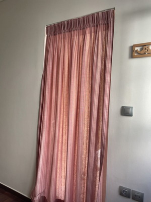 Κουρτίνα και ρόμαν σαν καινούργιο, διατίθενται ξεχωριστά
